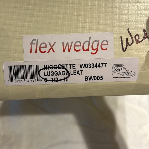 Brand New Elite by Walking Cradles Flex Wedge leather sandal.  Size 6 1/2 - Picture 8 of 8